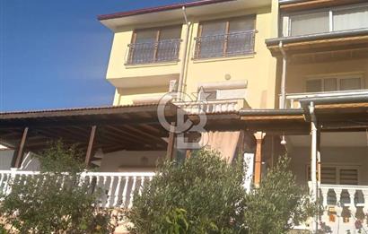 Akarca Yenisu Evlerinde Deniz Manzaralı Satılık 5+1 Villa