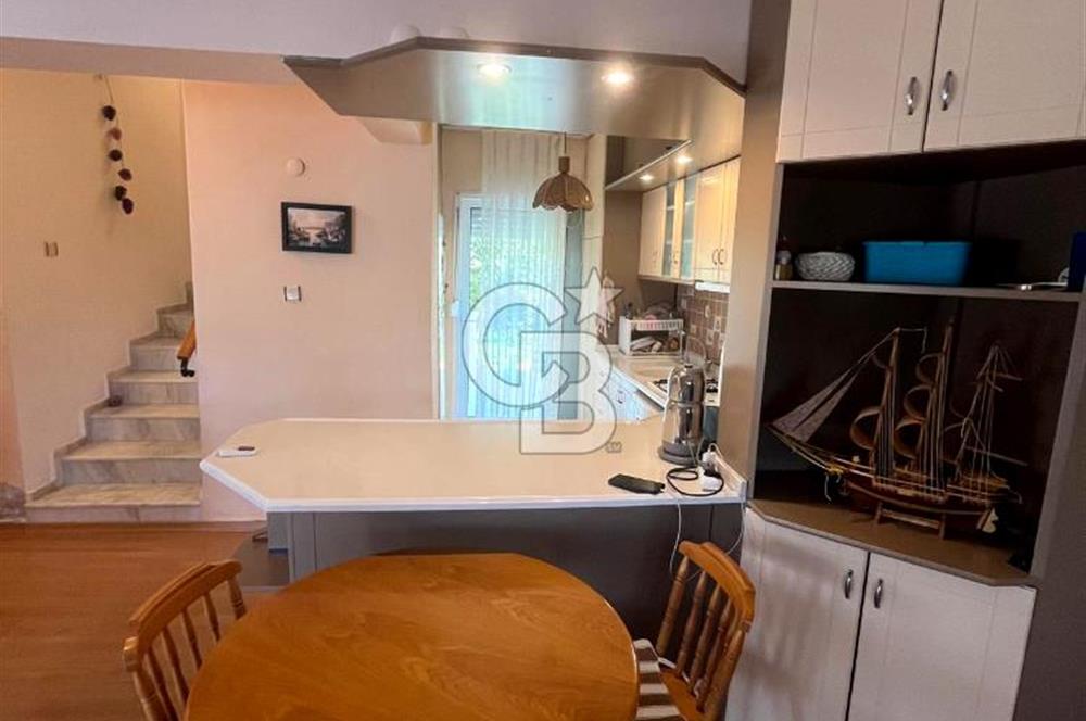 Akarca Yenisu Evlerinde Deniz Manzaralı Satılık 5+1 Villa