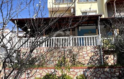 Akarca Yenisu Evlerinde Deniz Manzaralı Satılık 5+1 Villa