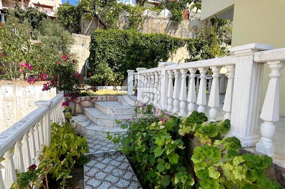 Akarca Yenisu Evlerinde Deniz Manzaralı Satılık 5+1 Villa