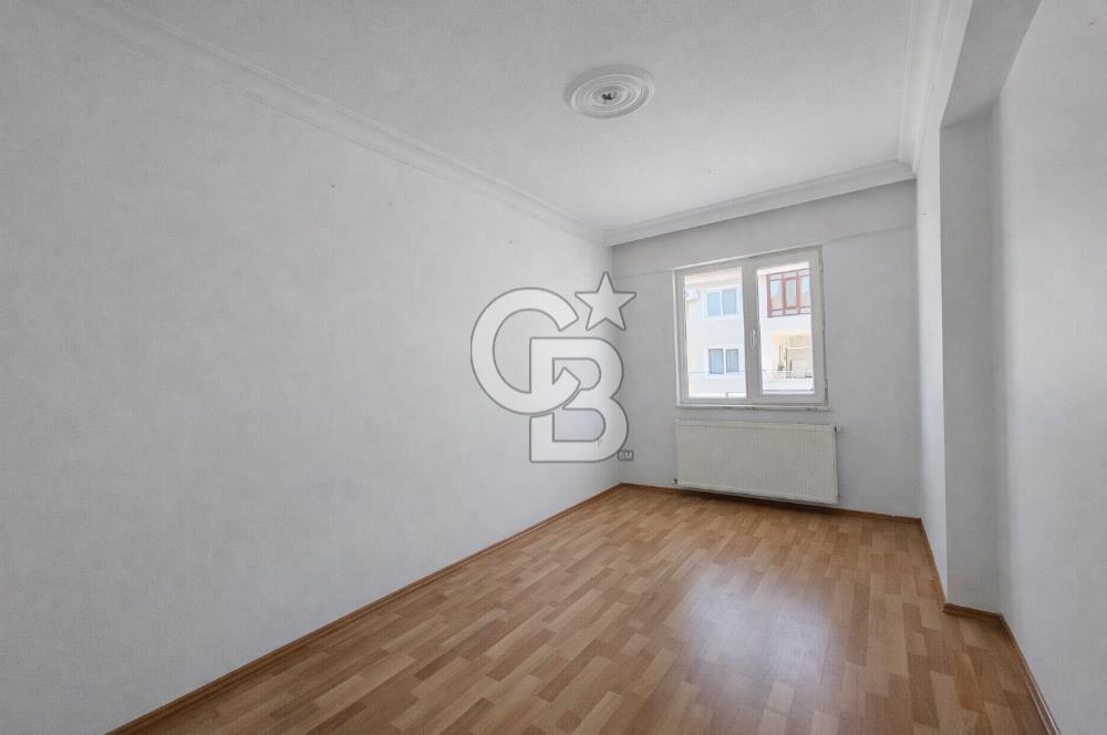 Adliye Bölgesinde Satılık Ön Cephe Köşe 3+1 Dair