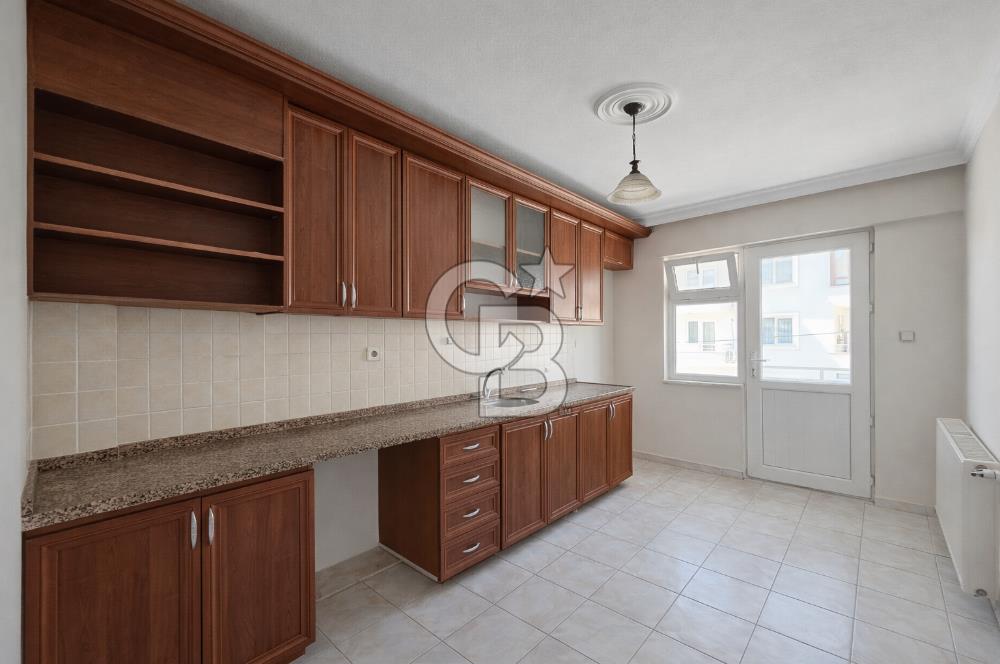 Adliye Bölgesinde Satılık Ön Cephe Köşe 3+1 Dair