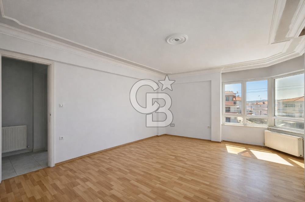 Adliye Bölgesinde Satılık Ön Cephe Köşe 3+1 Dair