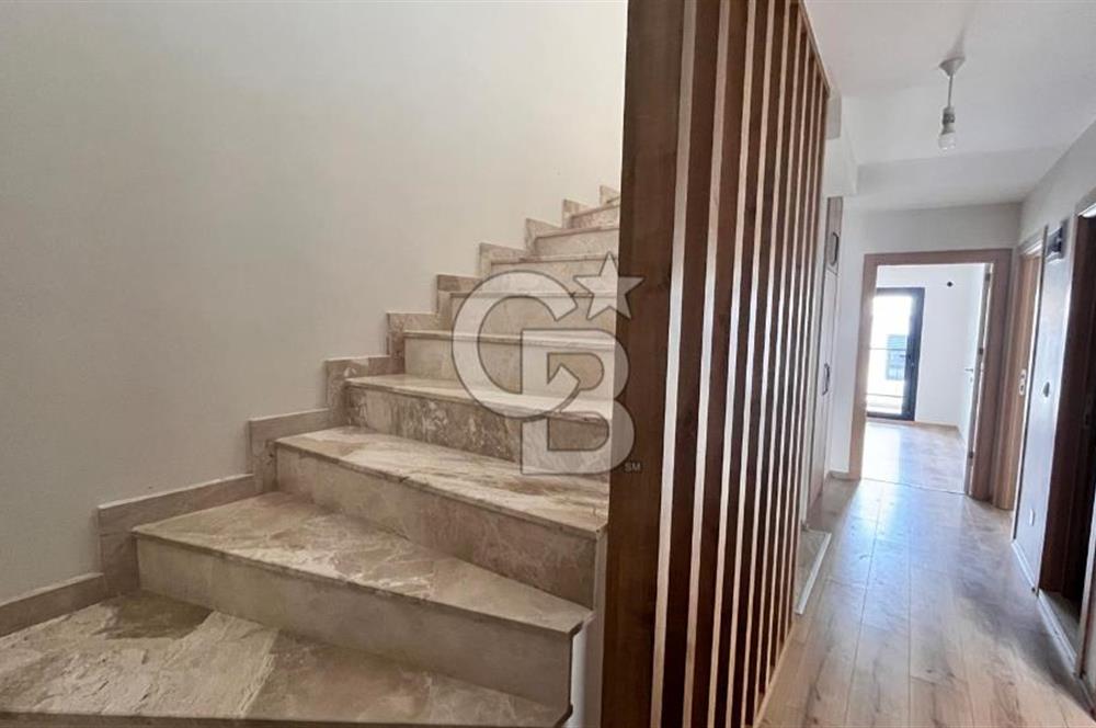 ALİAĞA YALI MAHALLESİ'NDE SATILIK 3+1 VİLLA