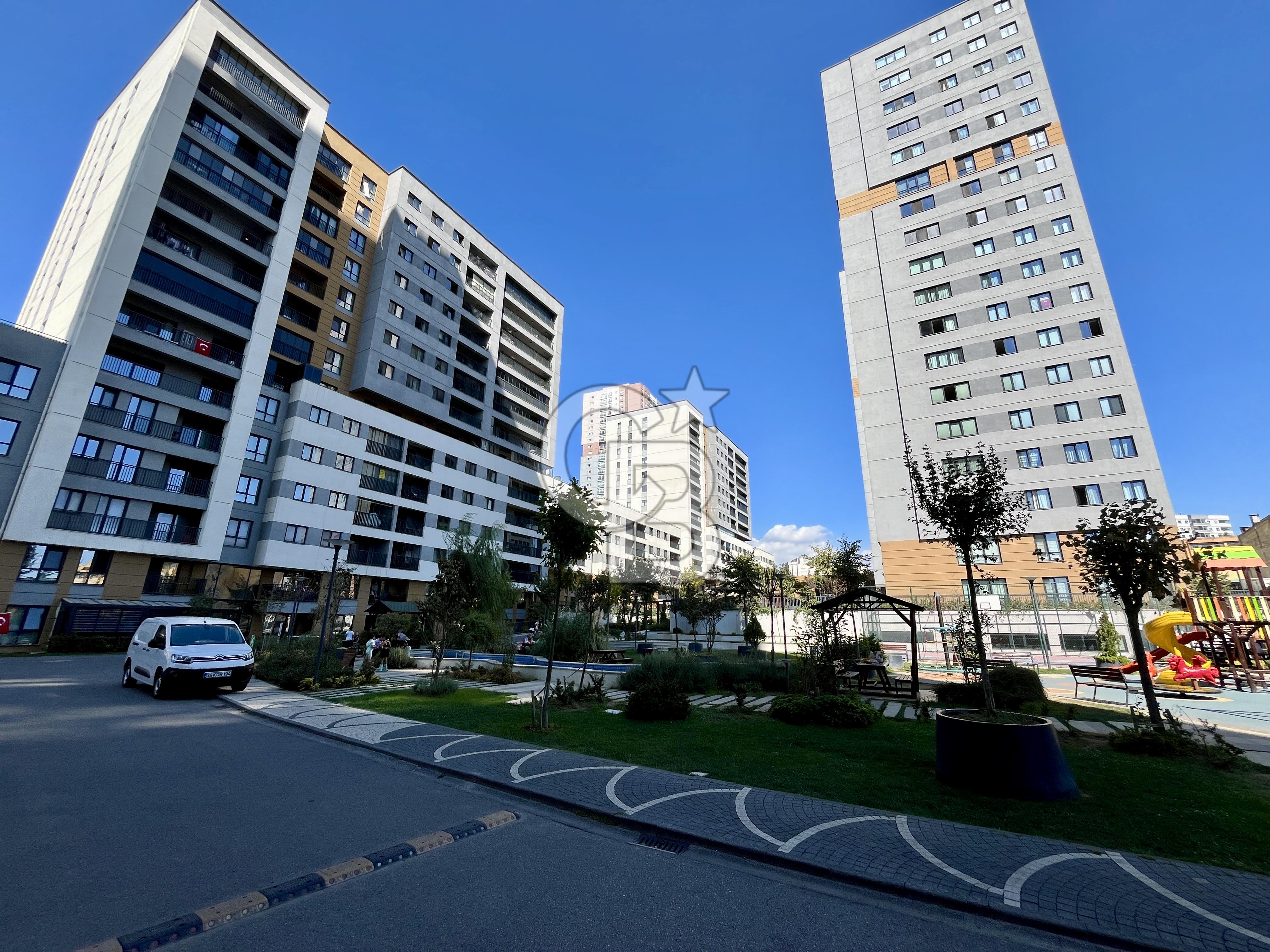 SEMT BAHÇEKENT 1. ETAP'TA FULL LUX EŞYALI 2+1 KİRALIK DAİRE