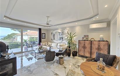 Ayvalık'ta Denize Sıfır Sitede Eşyalı Satılık Lüks Müstakil Ev 