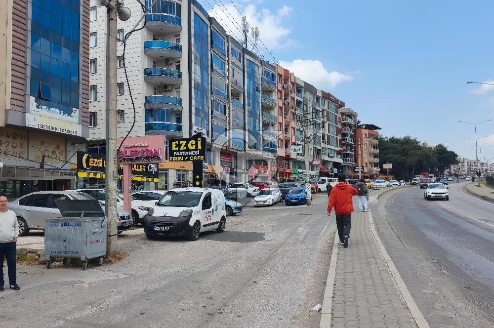 COLDWELL BANKER POYRAZ'DAN CADDE ÜZERİ GENİŞ 3+1 FIRSAT DAİRE