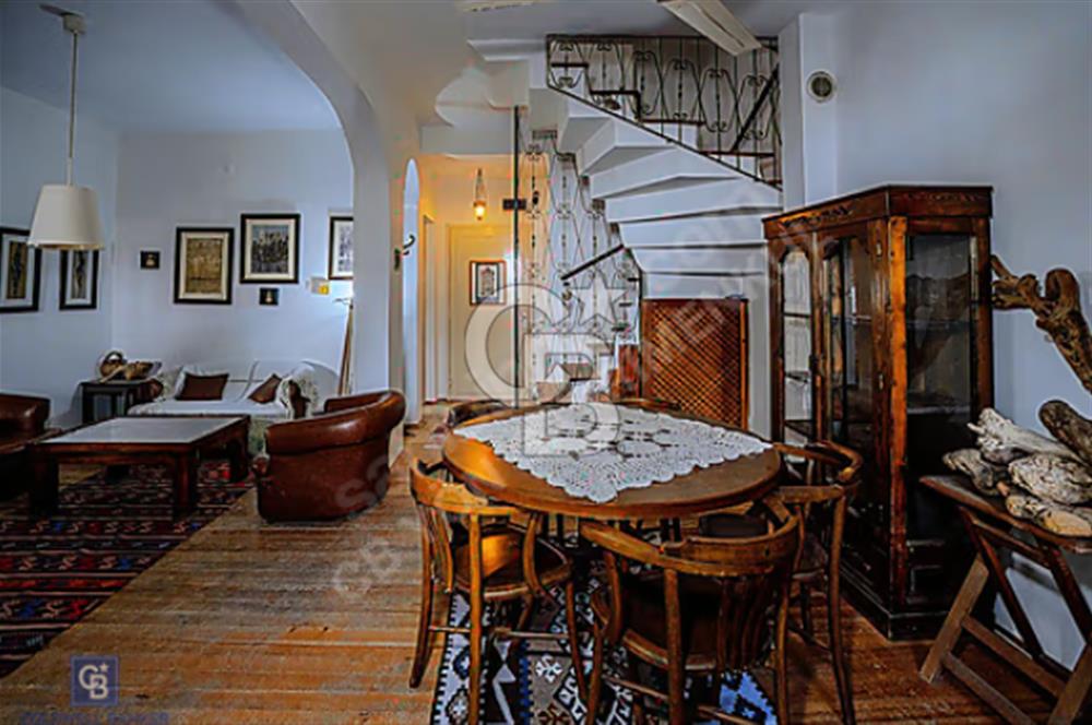 Foça'da Denize Yürüme Mesafesinde Sezonluk Kiralık 3+1 Villa