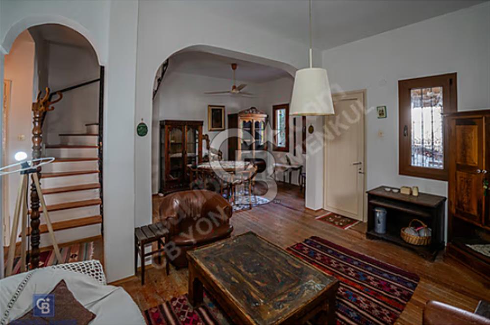 Foça'da Denize Yürüme Mesafesinde Sezonluk Kiralık 3+1 Villa