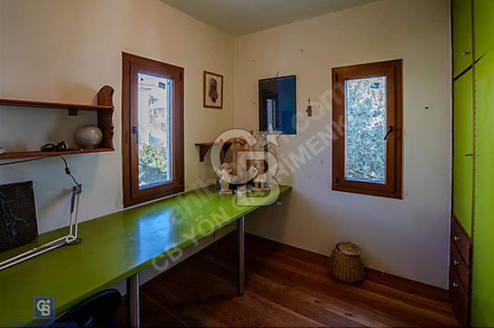 Foça'da Denize Yürüme Mesafesinde Sezonluk Kiralık 3+1 Villa