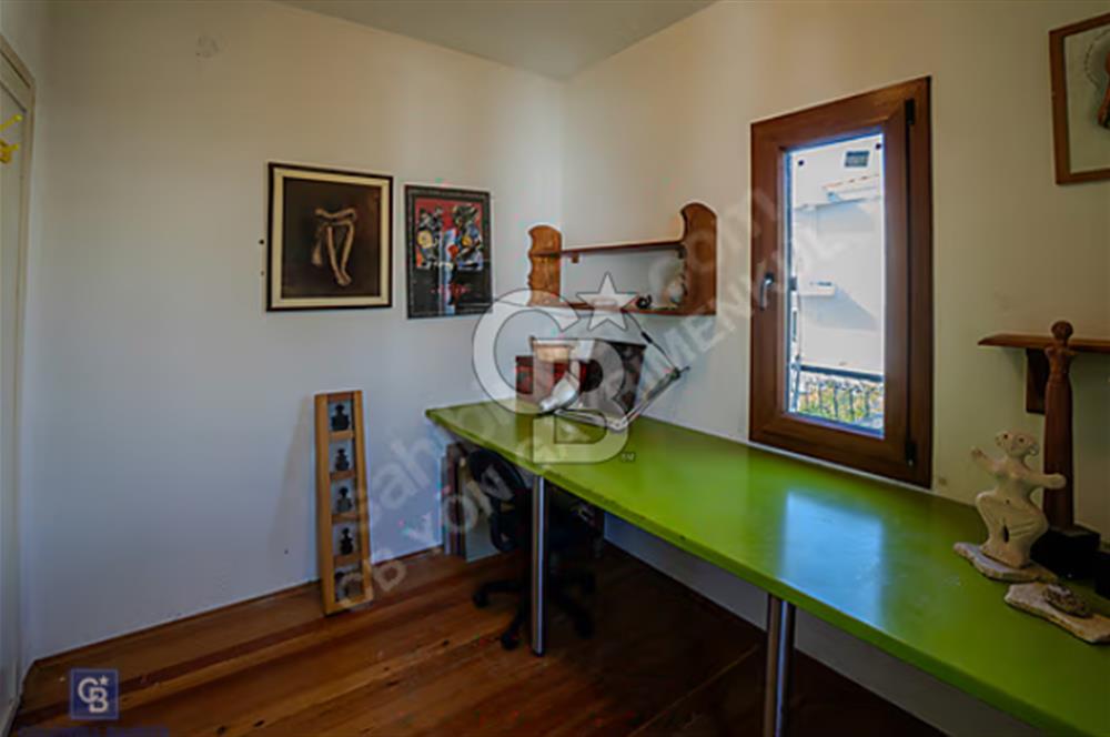 Foça'da Denize Yürüme Mesafesinde Sezonluk Kiralık 3+1 Villa