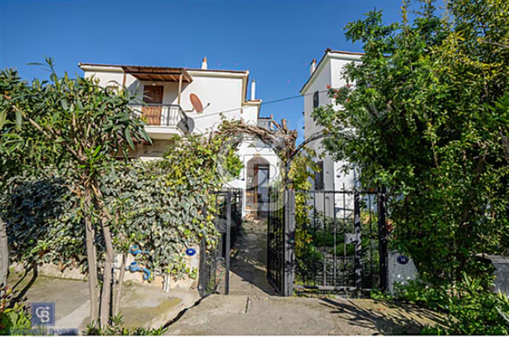 Foça'da Denize Yürüme Mesafesinde Sezonluk Kiralık 3+1 Villa