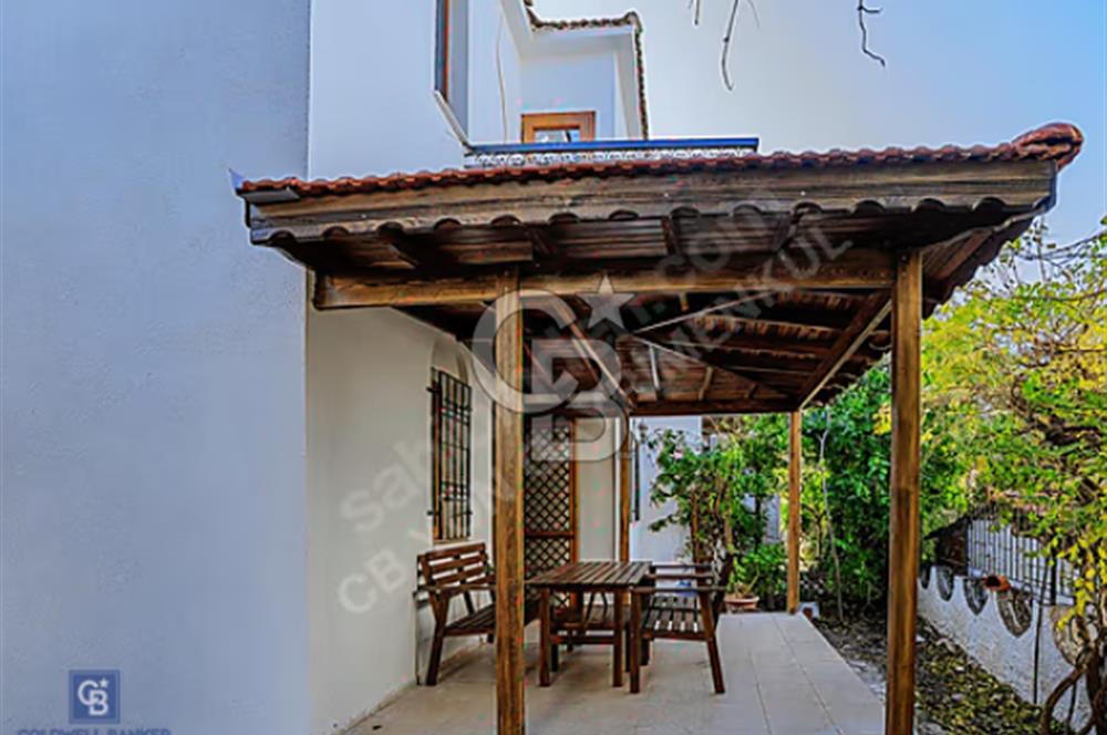 Foça'da Denize Yürüme Mesafesinde Sezonluk Kiralık 3+1 Villa