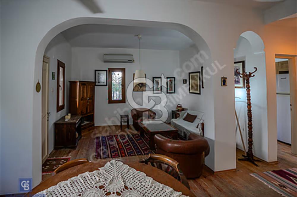 Foça'da Denize Yürüme Mesafesinde Sezonluk Kiralık 3+1 Villa