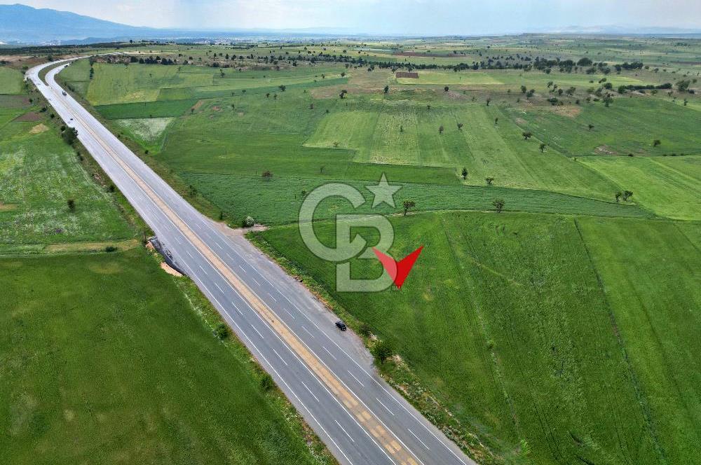 YAPAĞILAR'DA UŞAK/DENİZLİ KARAYOLUNA 160m CEPHELİ SATILIK TARLA