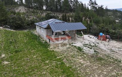 BURDUR BUCAK'TA SATILIK 8358 M2 TARLA VE EV