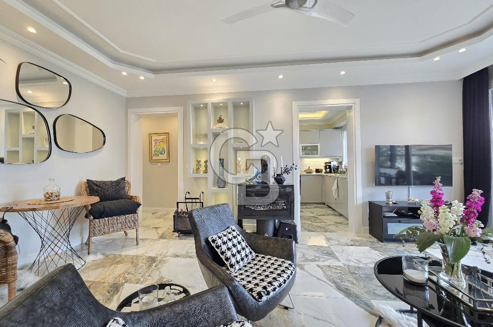 Ayvalık'ta Denize Sıfır Sitede Eşyalı Satılık Lüks Müstakil Ev 