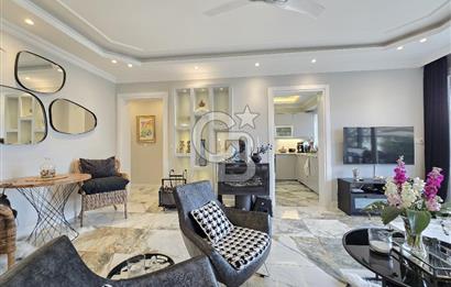 Ayvalık'ta Denize Sıfır Sitede Eşyalı Satılık Lüks Müstakil Ev 