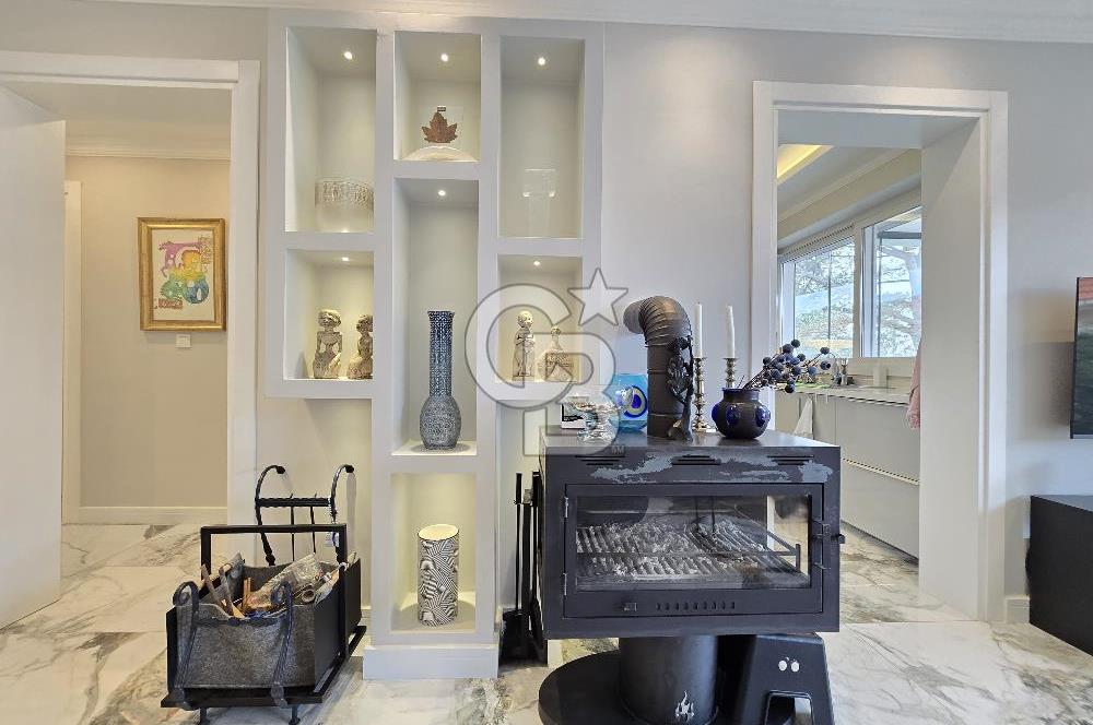 Ayvalık'ta Denize Sıfır Sitede Eşyalı Satılık Lüks Müstakil Ev 