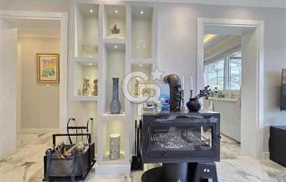 Ayvalık'ta Denize Sıfır Sitede Eşyalı Satılık Lüks Müstakil Ev 