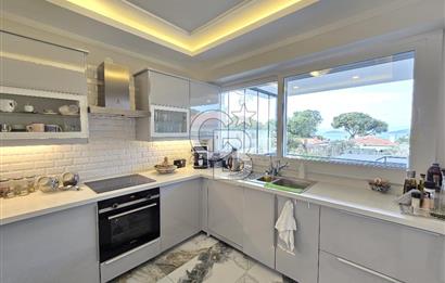 Ayvalık'ta Denize Sıfır Sitede Eşyalı Satılık Lüks Müstakil Ev 