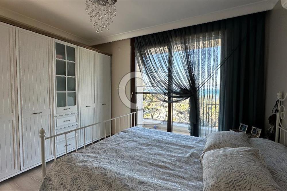 Ayvalık'ta Denize 50 Adım Satılık Müstakil 3+1 Villa