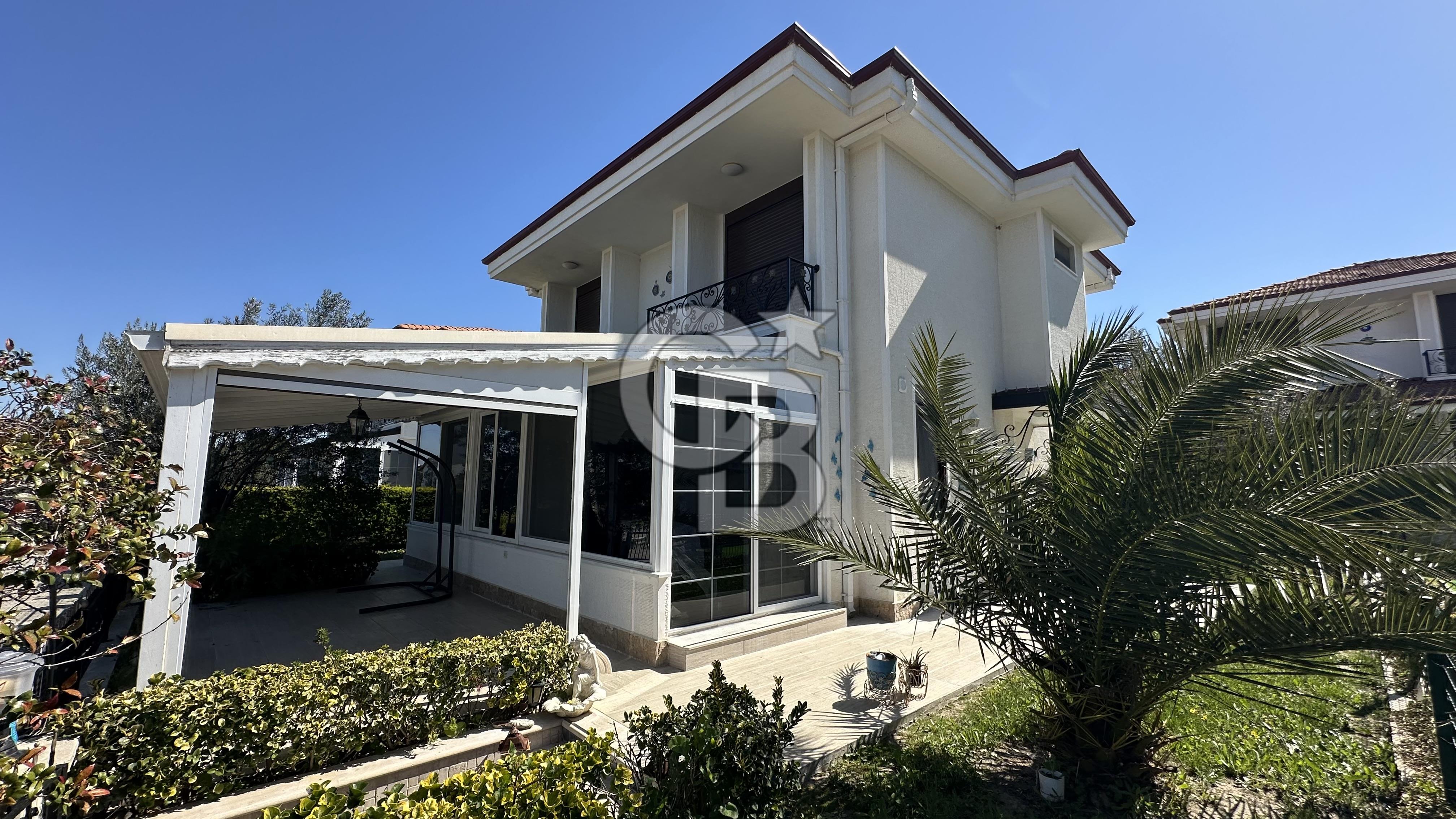 Ayvalık'ta Denize 50 Adım Satılık Müstakil 3+1 Villa