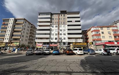 COLDWELL BANKER'DEN CADDE ÜSTÜ SATILIK GENİŞ 4+1 DAİRE