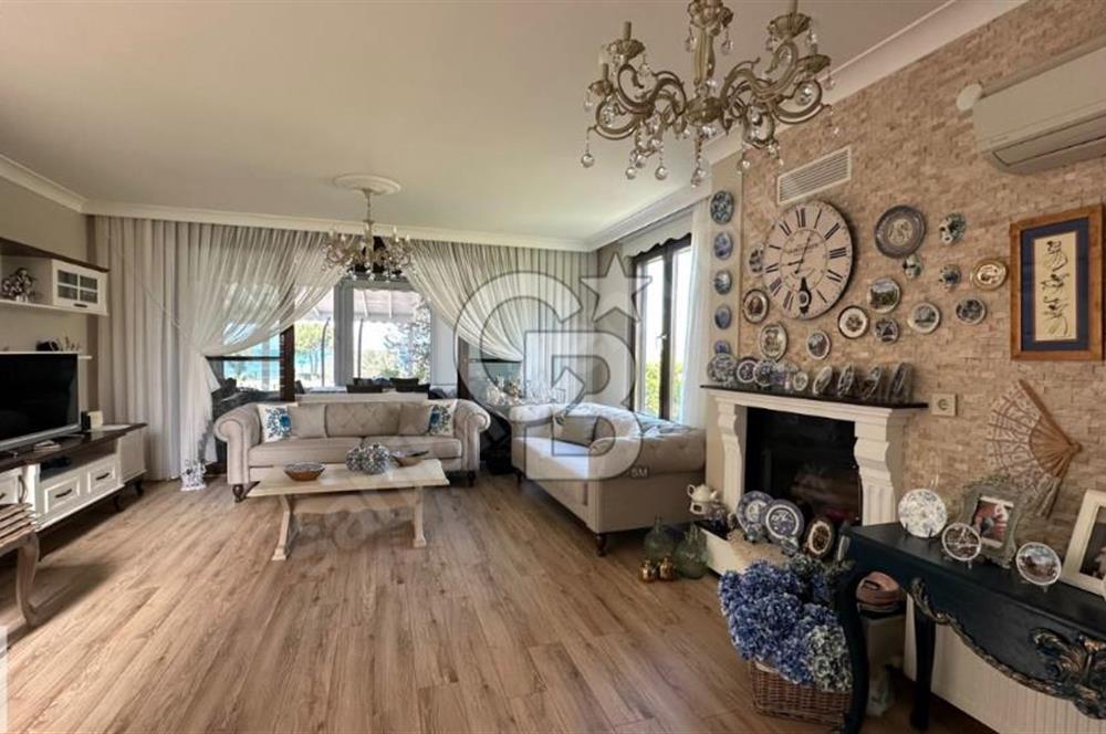 Ayvalık'ta Denize 50 Adım Satılık Müstakil 3+1 Villa