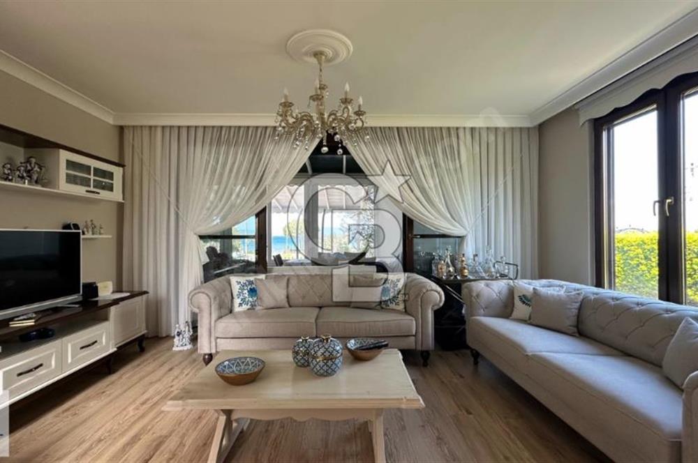 Ayvalık'ta Denize 50 Adım Satılık Müstakil 3+1 Villa