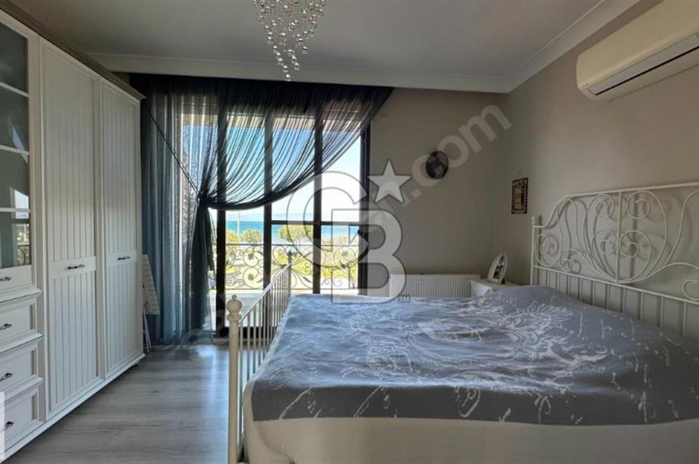 Ayvalık'ta Denize 50 Adım Satılık Müstakil 3+1 Villa