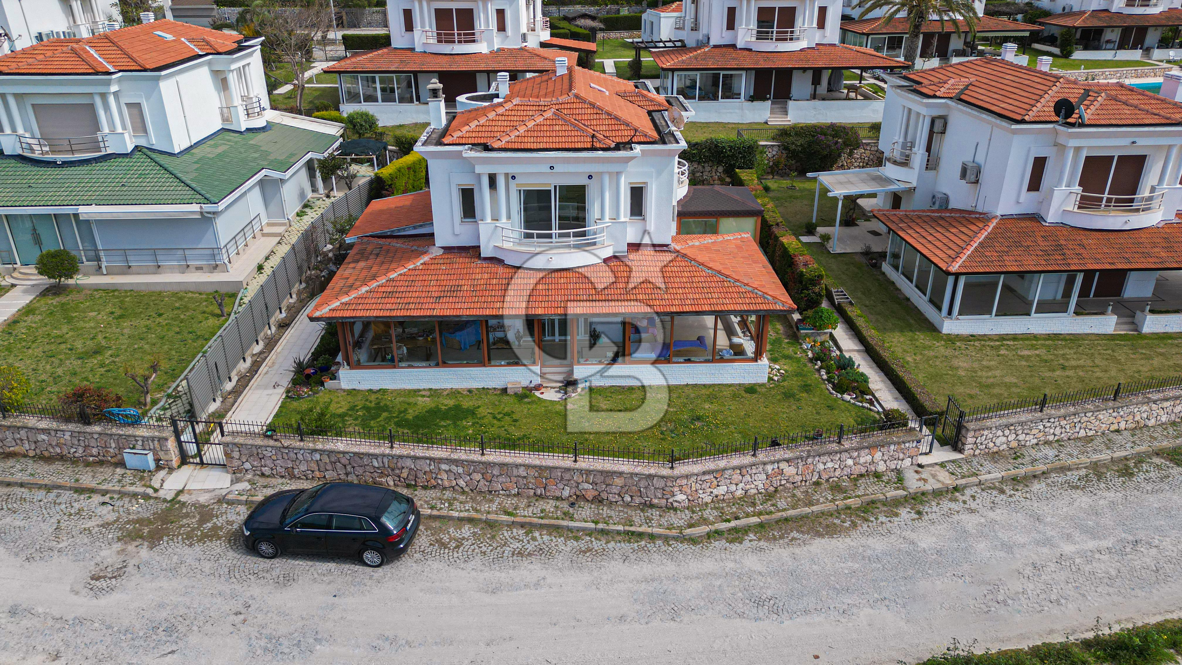 ALTINYUNUS DENİZE SIFIR VİLLA