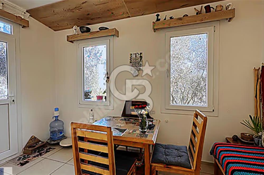 Pelitköy'de Müstakil 3+1 Villa ve 205 m2 İmarlı Arsa (2 Tapu)