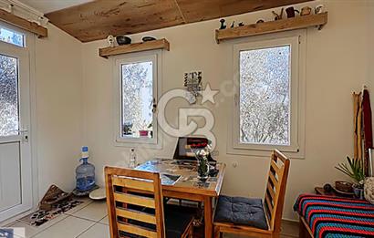 Pelitköy'de Müstakil 3+1 Villa ve 205 m2 İmarlı Arsa (2 Tapu)