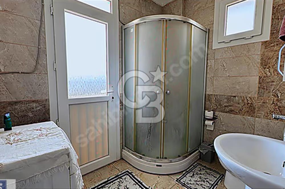 Pelitköy'de Müstakil 3+1 Villa ve 205 m2 İmarlı Arsa (2 Tapu)