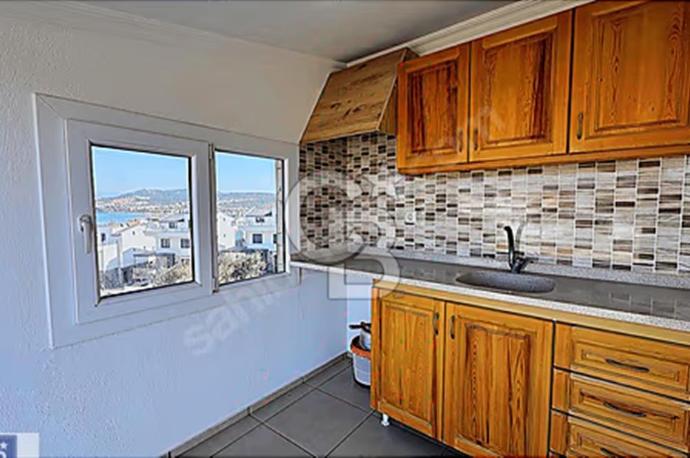 Pelitköy'de Müstakil 3+1 Villa ve 205 m2 İmarlı Arsa (2 Tapu)