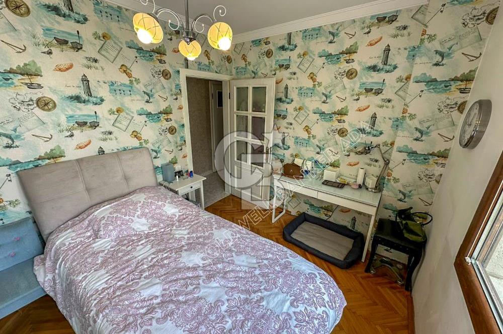 Kuşadası Kordon’da Panoramik Deniz Manzaralı Çatı Dubleks