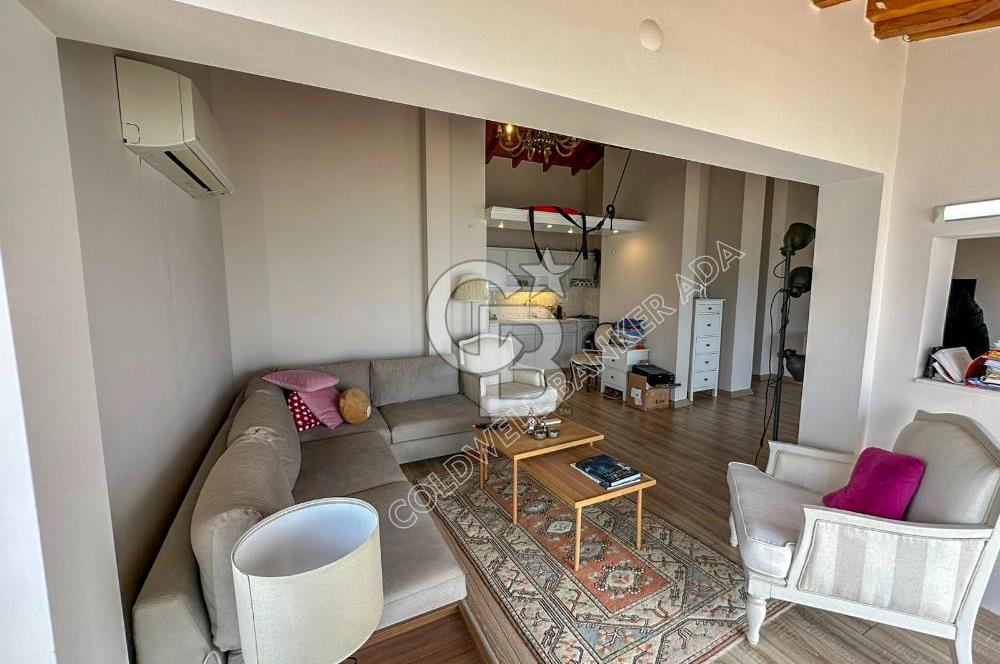 Kuşadası Kordon’da Panoramik Deniz Manzaralı Çatı Dubleks
