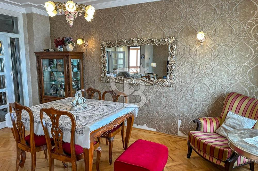 Kuşadası Kordon’da Panoramik Deniz Manzaralı Çatı Dubleks