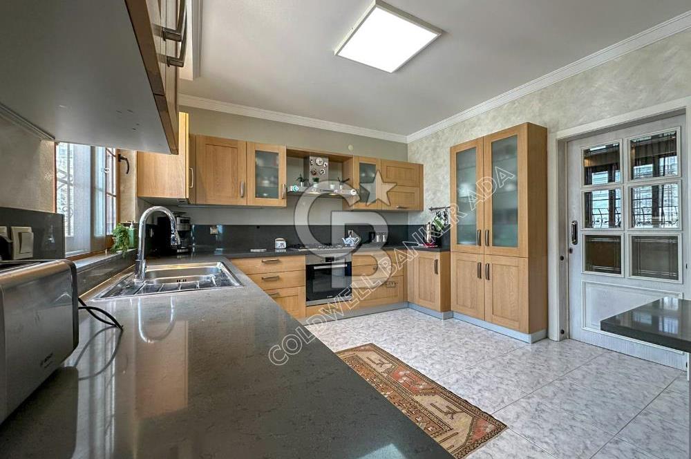 Kuşadası Kordon’da Panoramik Deniz Manzaralı Çatı Dubleks