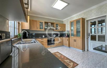 Kuşadası Kordon’da Panoramik Deniz Manzaralı Çatı Dubleks