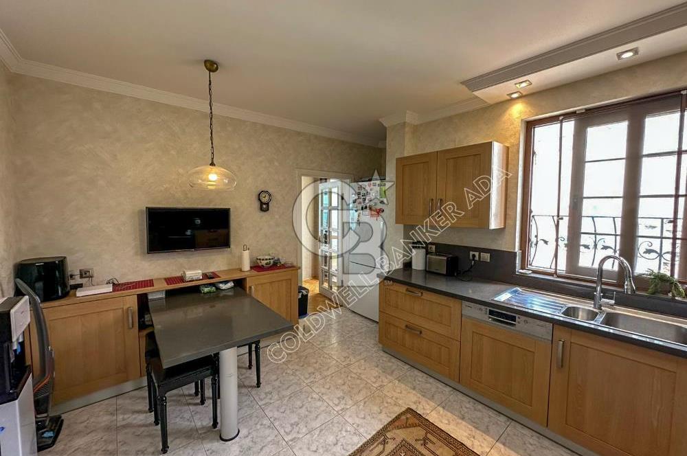 Kuşadası Kordon’da Panoramik Deniz Manzaralı Çatı Dubleks