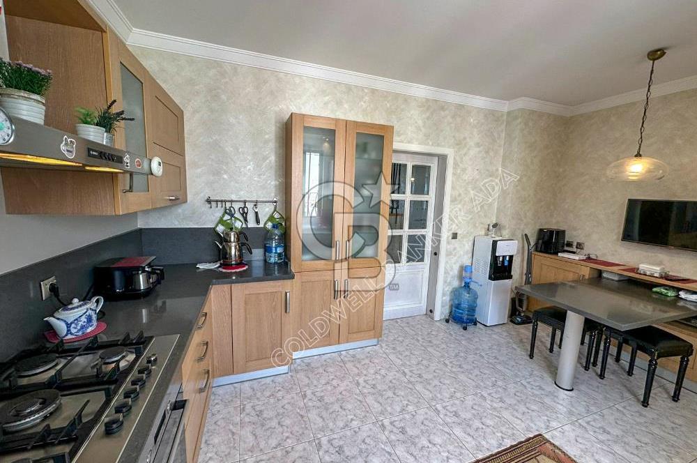 Kuşadası Kordon’da Panoramik Deniz Manzaralı Çatı Dubleks