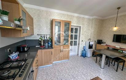 Kuşadası Kordon’da Panoramik Deniz Manzaralı Çatı Dubleks