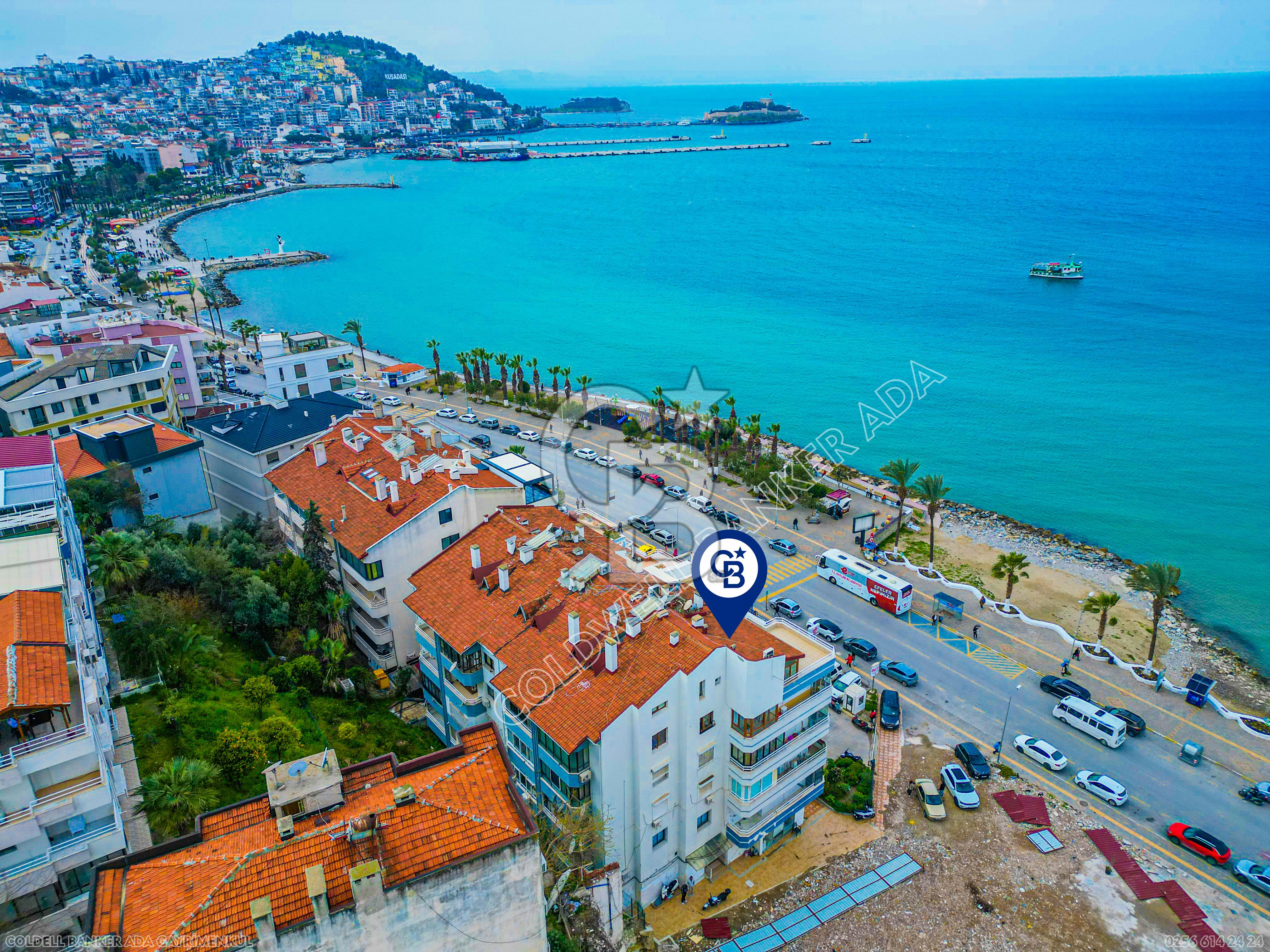 Kuşadası Kordon’da Panoramik Deniz Manzaralı Çatı Dubleks