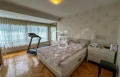 Kuşadası Kordon’da Panoramik Deniz Manzaralı Çatı Dubleks