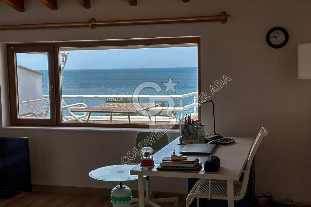 Kuşadası Kordon’da Panoramik Deniz Manzaralı Çatı Dubleks