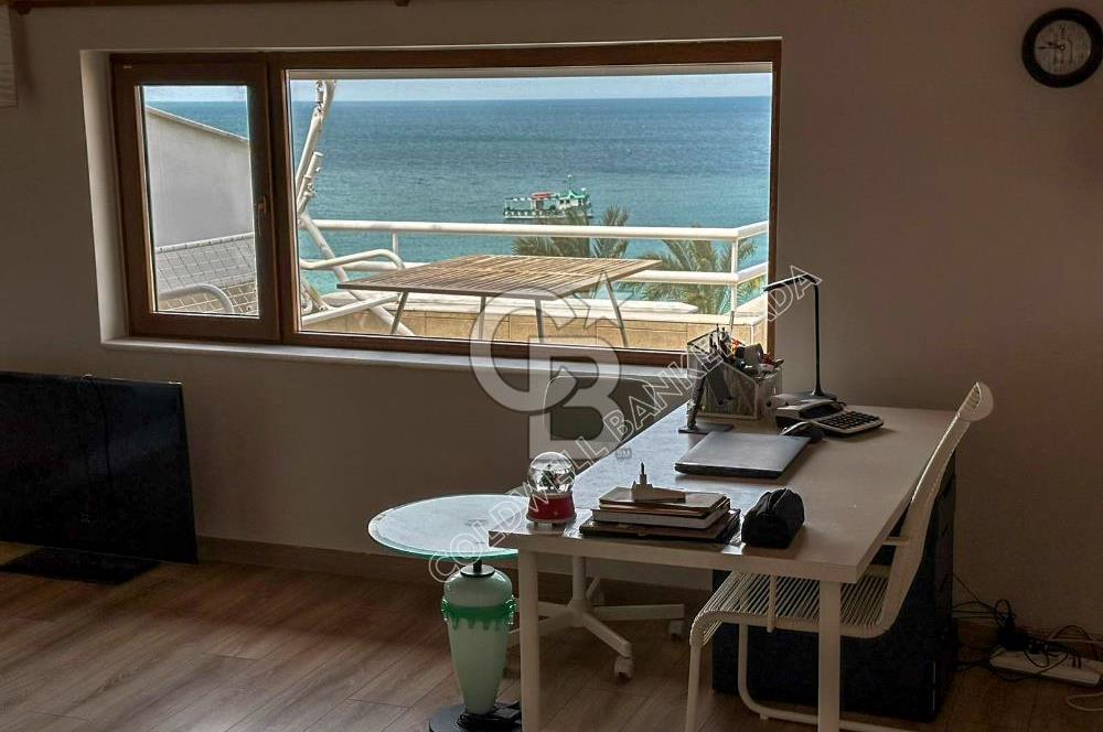 Kuşadası Kordon’da Panoramik Deniz Manzaralı Çatı Dubleks