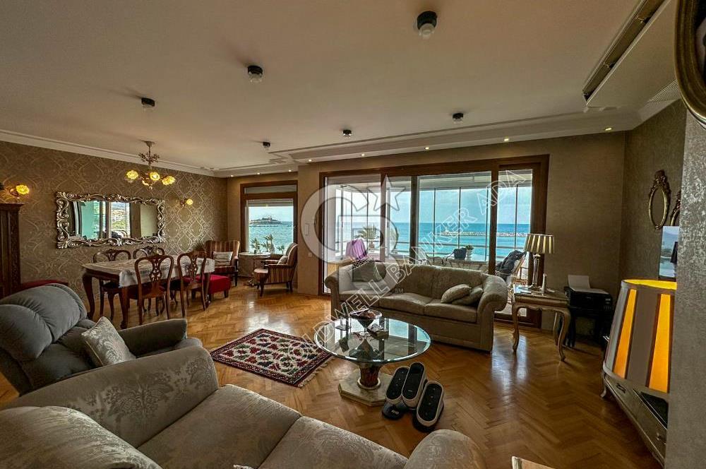 Kuşadası Kordon’da Panoramik Deniz Manzaralı Çatı Dubleks