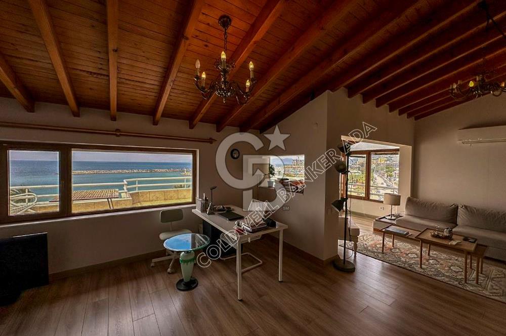 Kuşadası Kordon’da Panoramik Deniz Manzaralı Çatı Dubleks